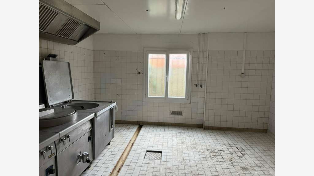 Location entrepôt 220m² à Mérignac proche Rocade