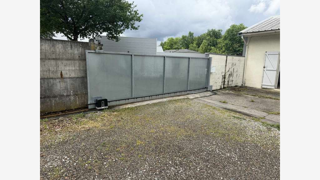 Location entrepôt 220m² à Mérignac proche Rocade