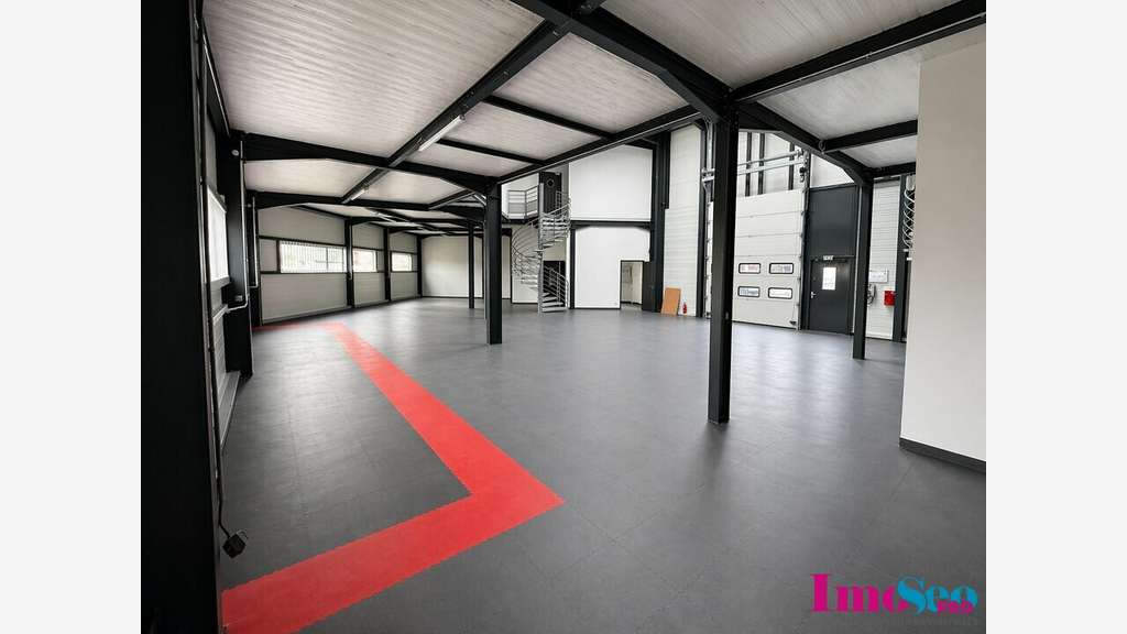 A louer entrepôt 488m² à Mérignac zone d'activité
