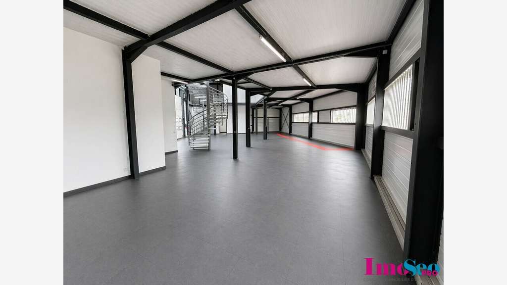 A louer entrepôt 488m² à Mérignac zone d'activité