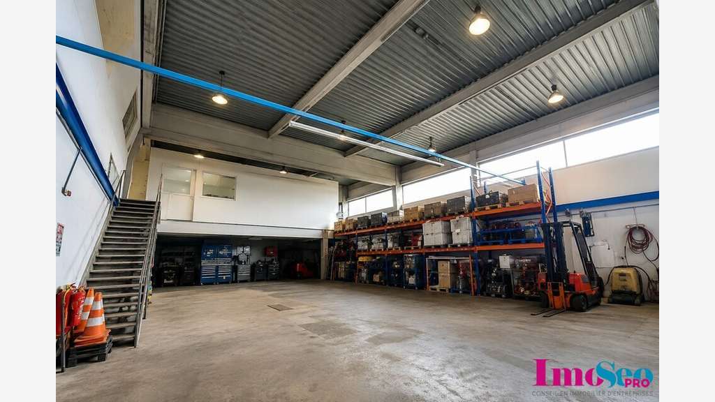 Entrepôt 493m² à louer sortie n°11 à Mérignac