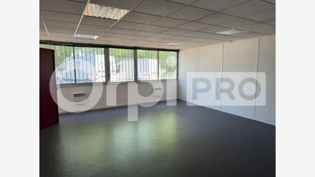 A louer local d'activité bureau 230m² à Mérignac