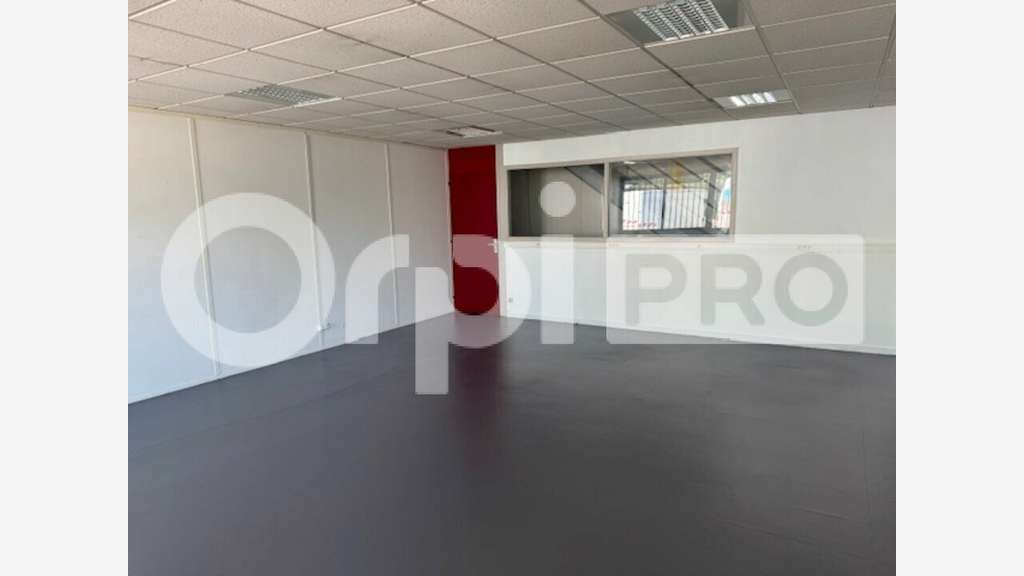 A louer local d'activité bureau 230m² à Mérignac