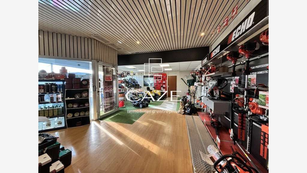 A louer bâtiment avec grand foncier à Mérignac