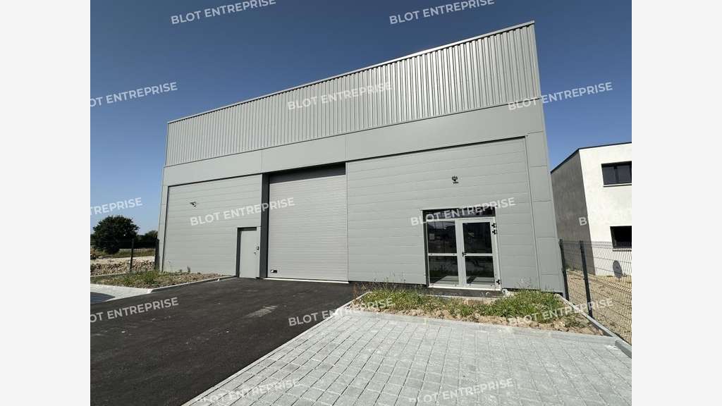 A louer local 468m² à Merlevenez ZAC Les Sources