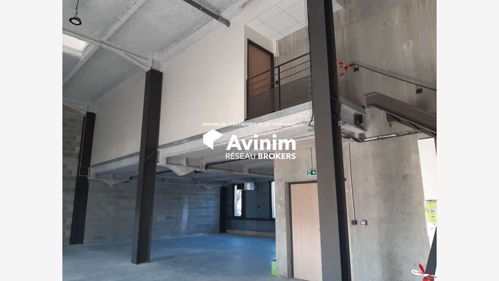 A louer local d'activité mixte neuf 305m² à Méry