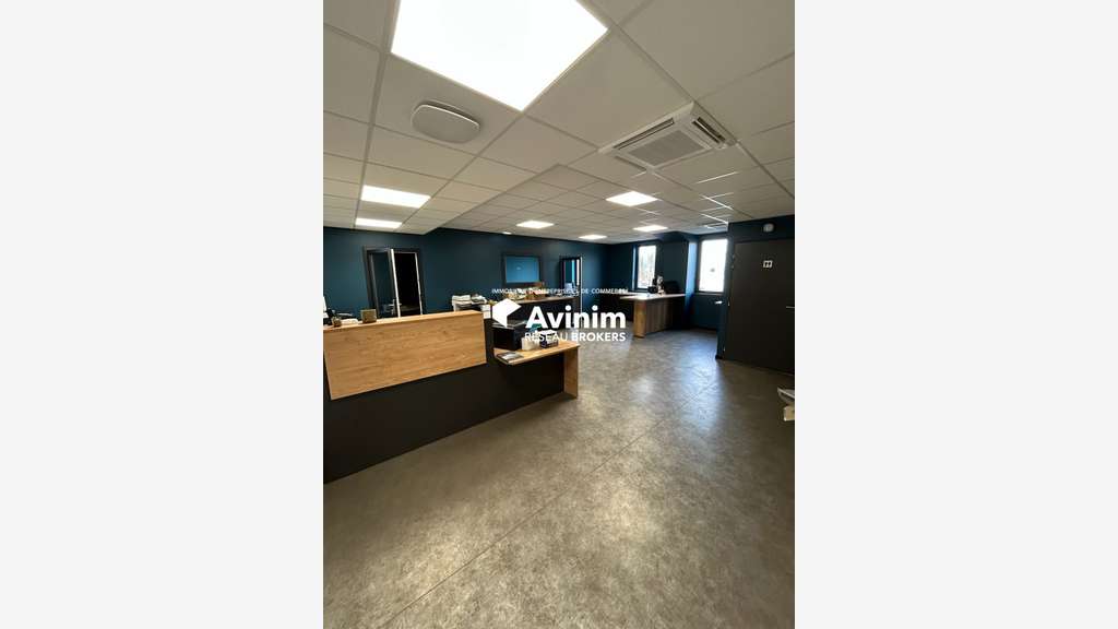 A louer local d'activité mixte neuf 305m² à Méry
