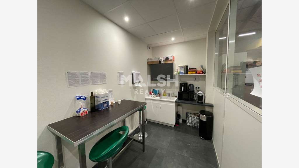 Local 1336m² avec cour ZI des Lats à Messimy