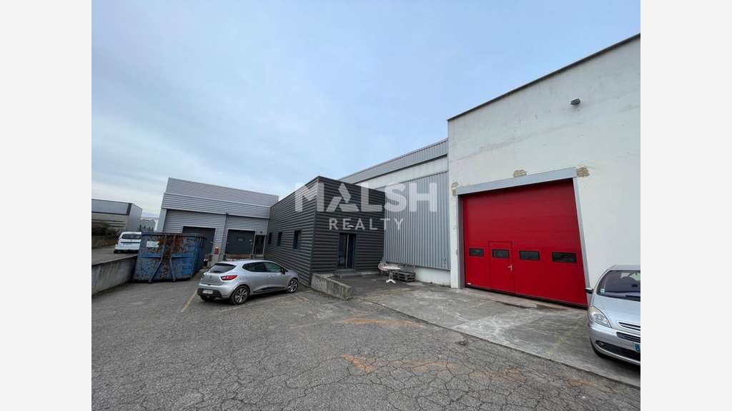 Local 1336m² avec cour ZI des Lats à Messimy