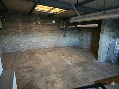 A louer entrepôt 155m² Messimy zone artisanale