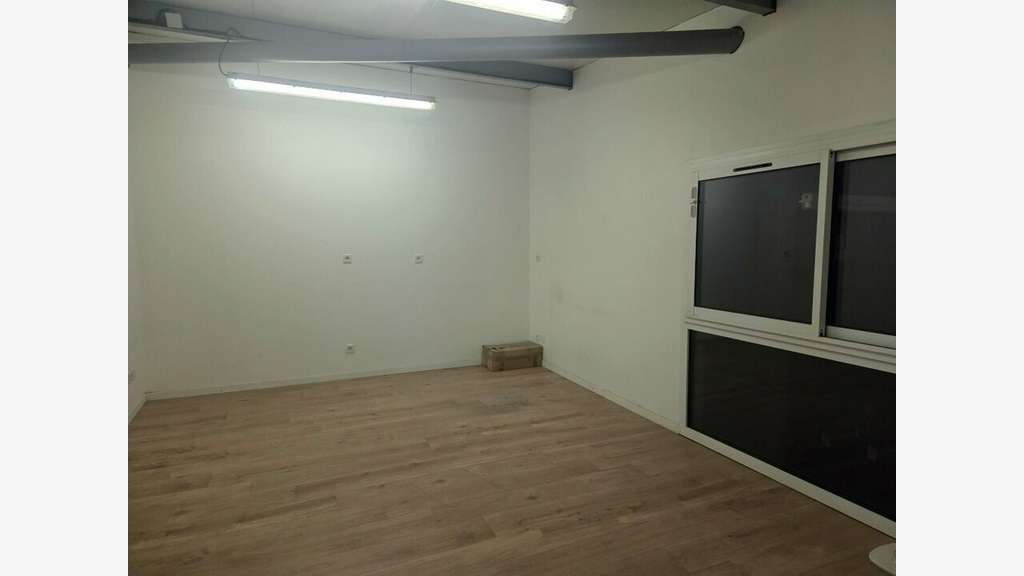 A louer entrepôt 155m² Messimy zone artisanale