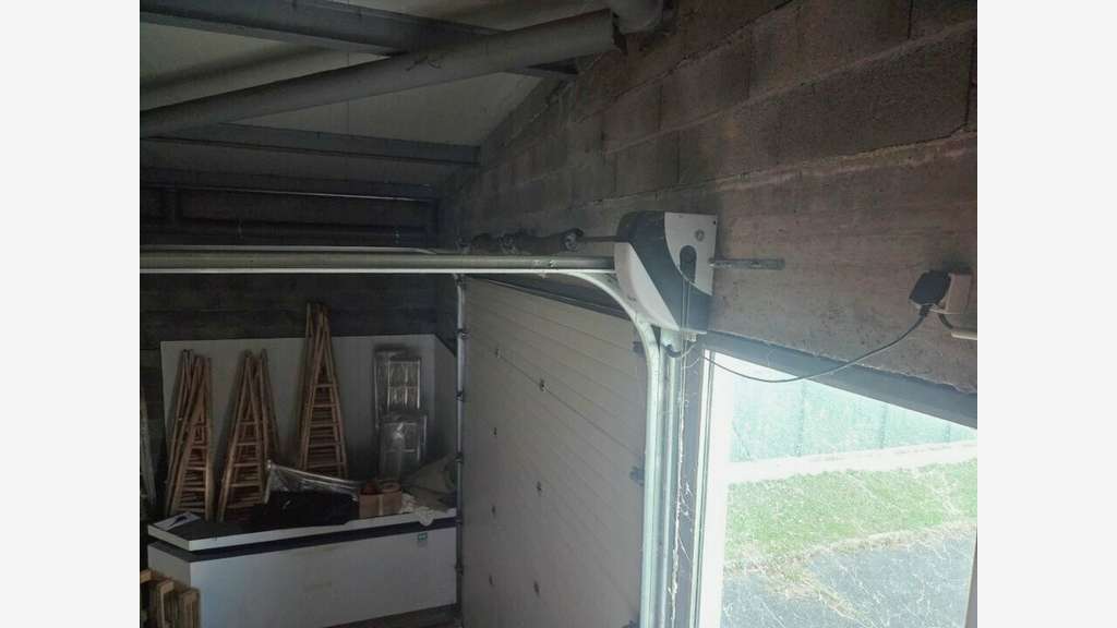 A louer entrepôt 155m² Messimy zone artisanale