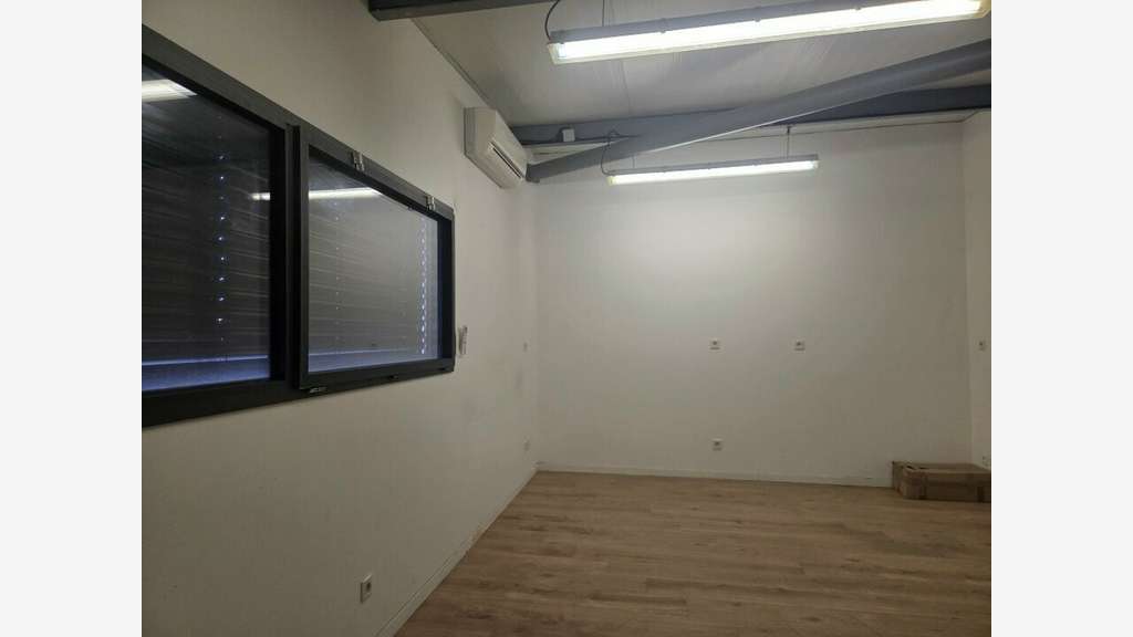 A louer entrepôt 155m² Messimy zone artisanale