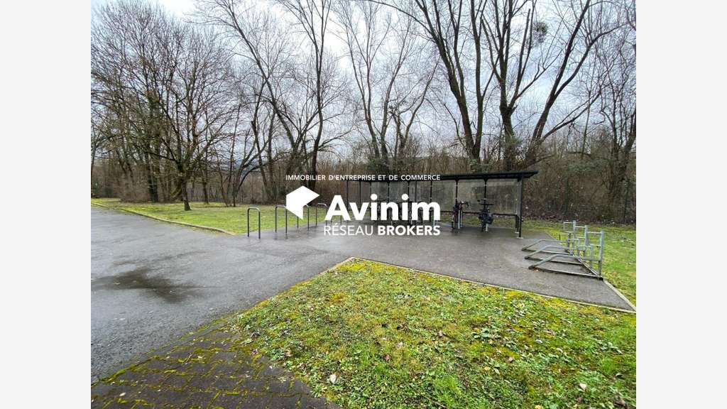 A louer locaux indépendants 953m² à Meylan