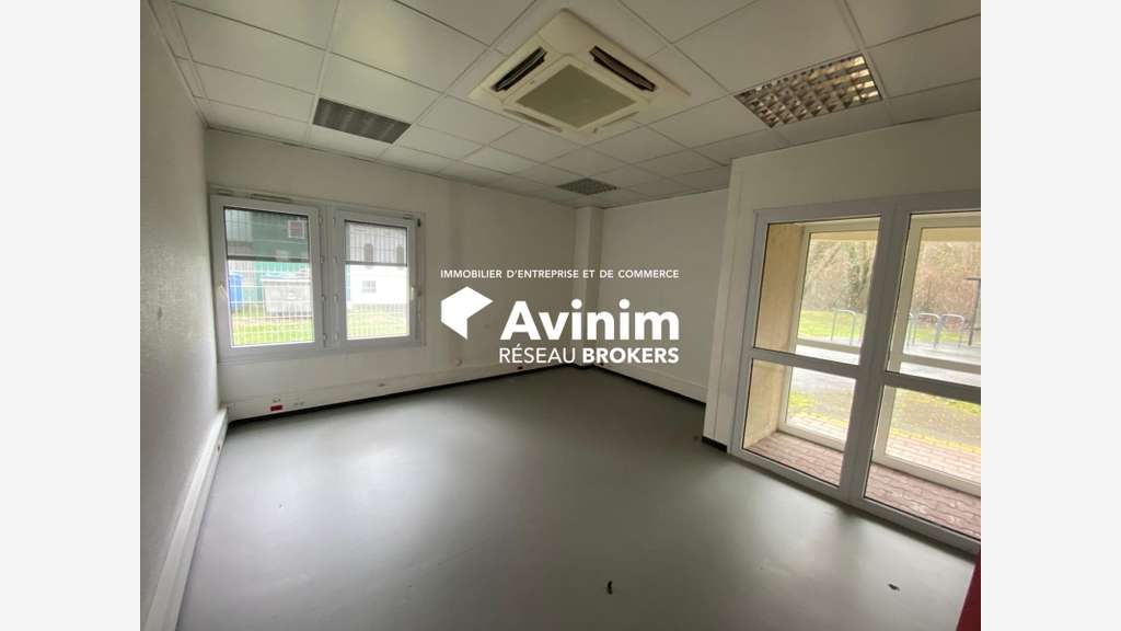 A louer locaux indépendants 953m² à Meylan