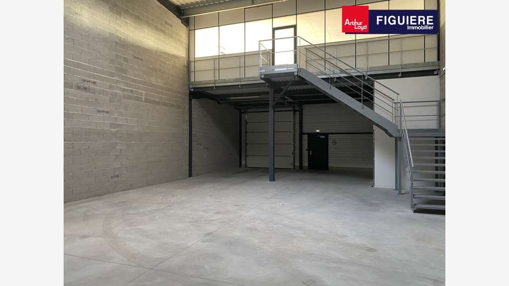 EN EXCLUSIVITE - Local d'activités neuf a louer su