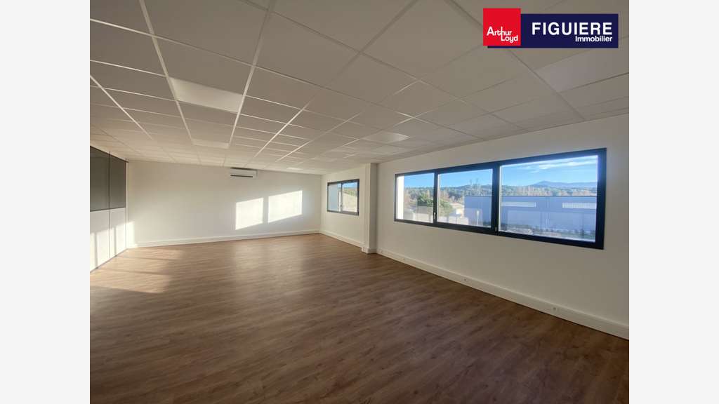 EN EXCLUSIVITE - Local d'activités neuf a louer su