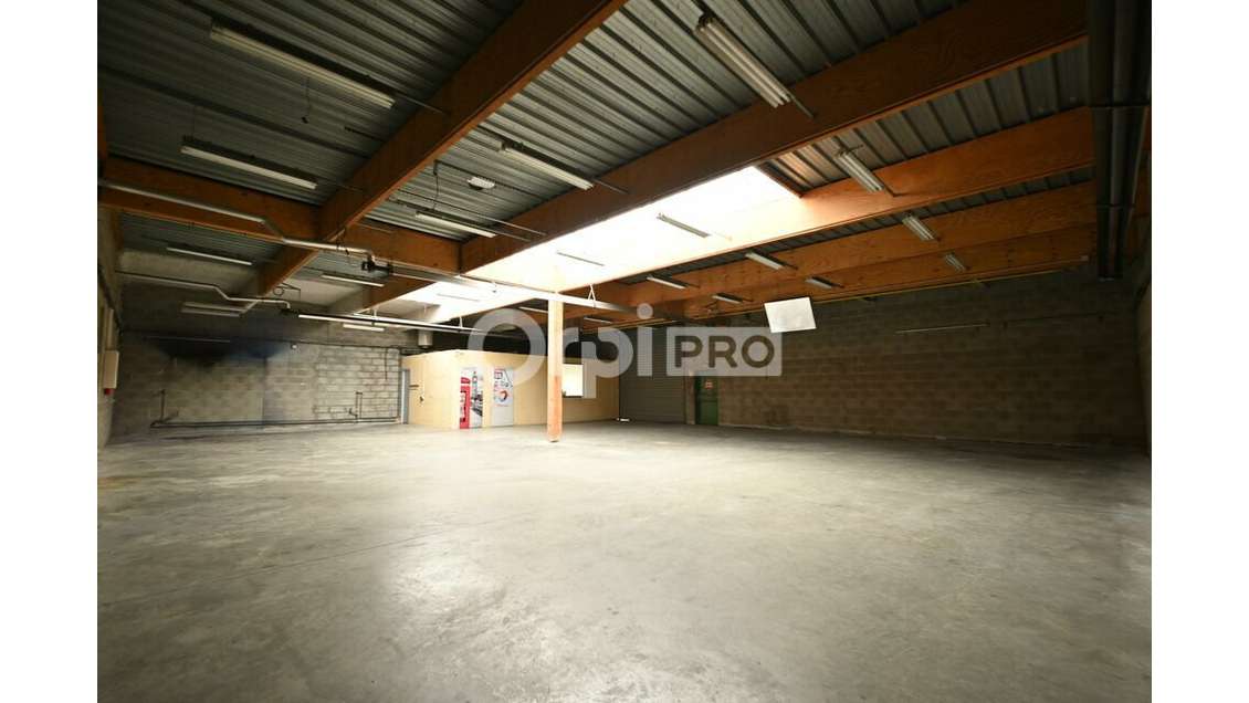 Local d'activité à louer 310m² à Meyzieu