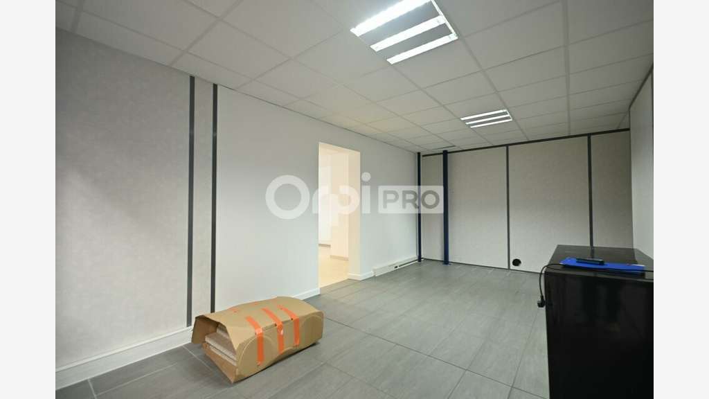 A louer local d'activité bureau de 214m² à Meyzieu