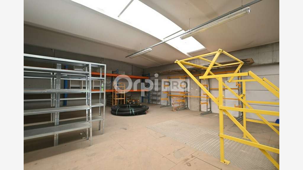 A louer local d'activité bureau de 214m² à Meyzieu