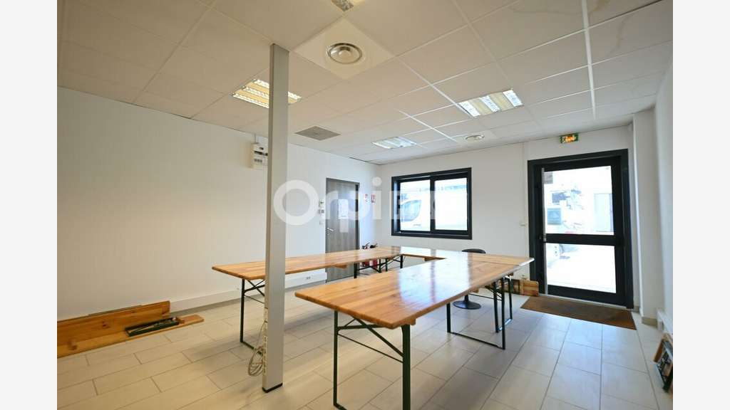 A louer local d'activité bureau de 214m² à Meyzieu