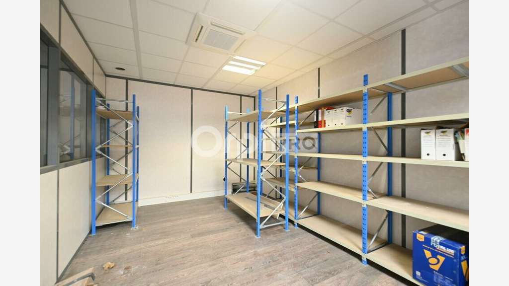 A louer local d'activité bureau de 214m² à Meyzieu
