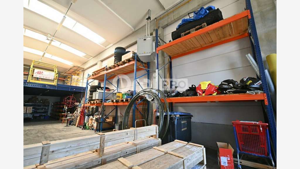 A louer local d'activité bureau de 214m² à Meyzieu