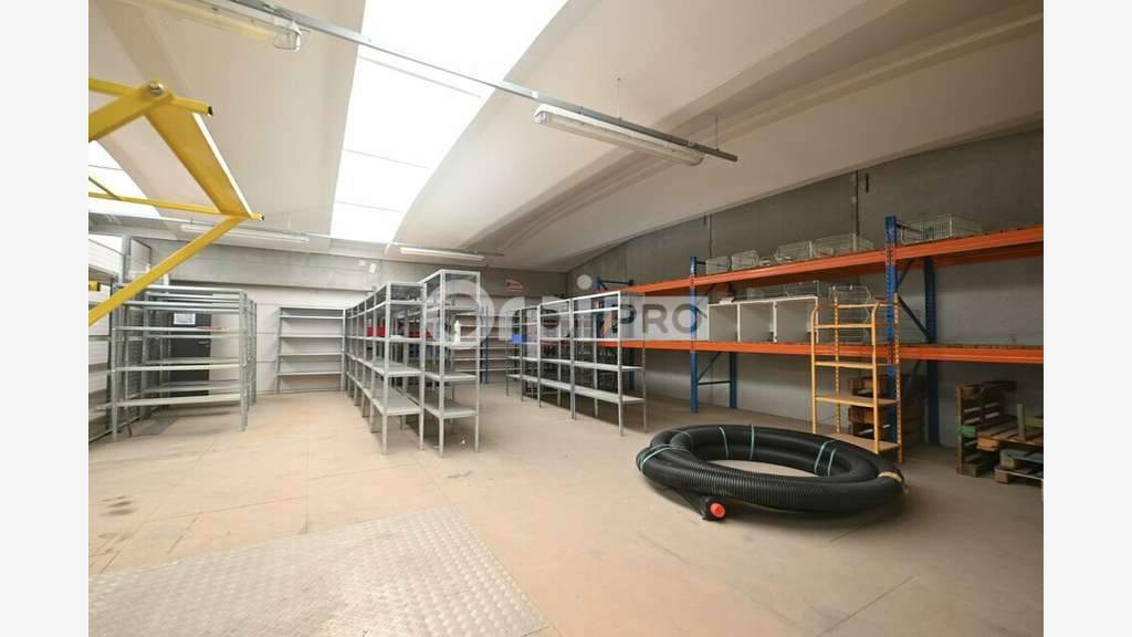 A louer local d'activité bureau de 214m² à Meyzieu