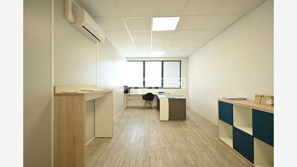 A louer local d'activité sécurisé 1531m² à Meyzieu