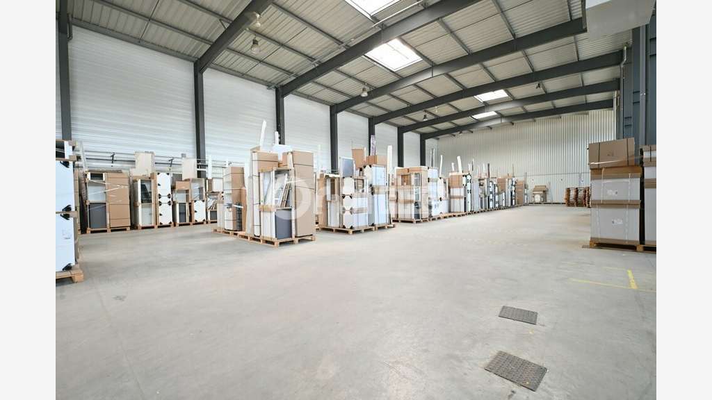 A louer local d'activité sécurisé 1531m² à Meyzieu