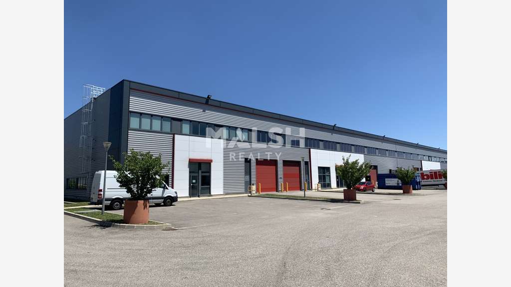 Locaux d'activités à louer 1940m² à Meyzieu