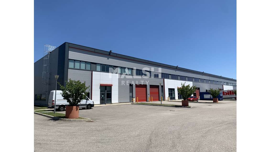 Locaux d'activités à MEYZIEU - A LOUER - 1940 m² d