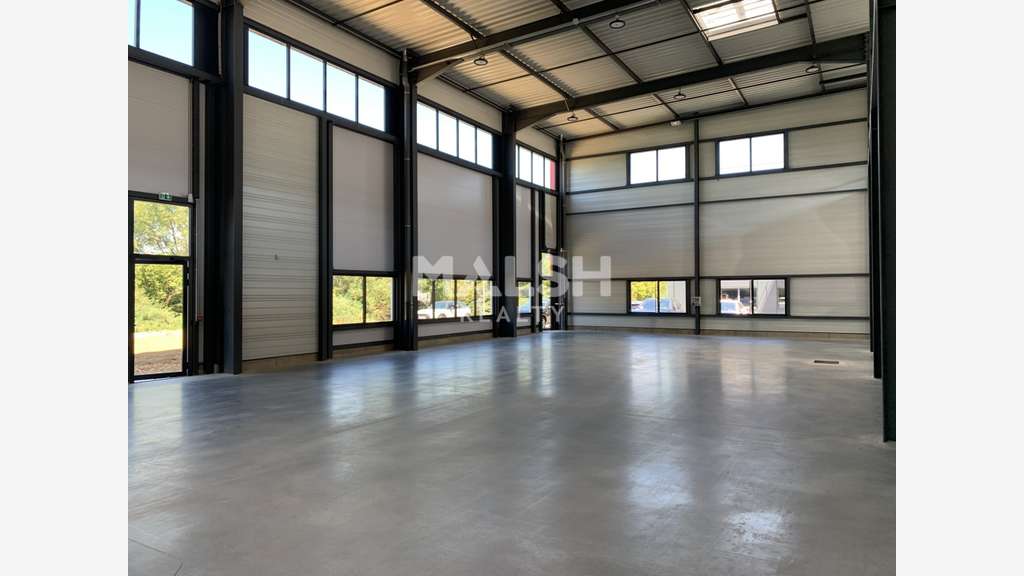 Locaux d'activités à louer 1940m² à Meyzieu