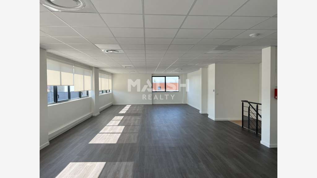 Locaux d'activités à louer 1940m² à Meyzieu
