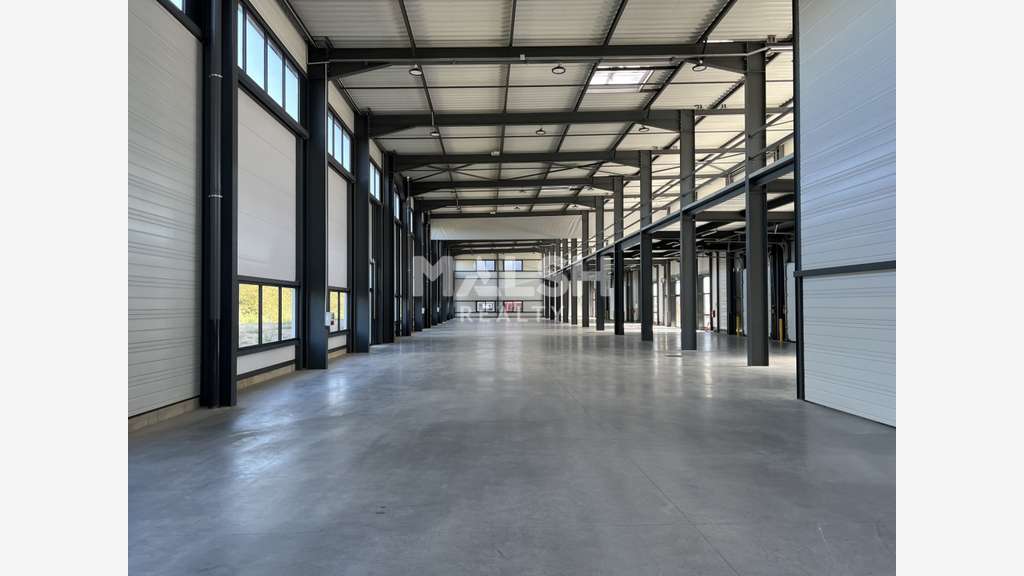 Locaux d'activités à louer 1940m² à Meyzieu