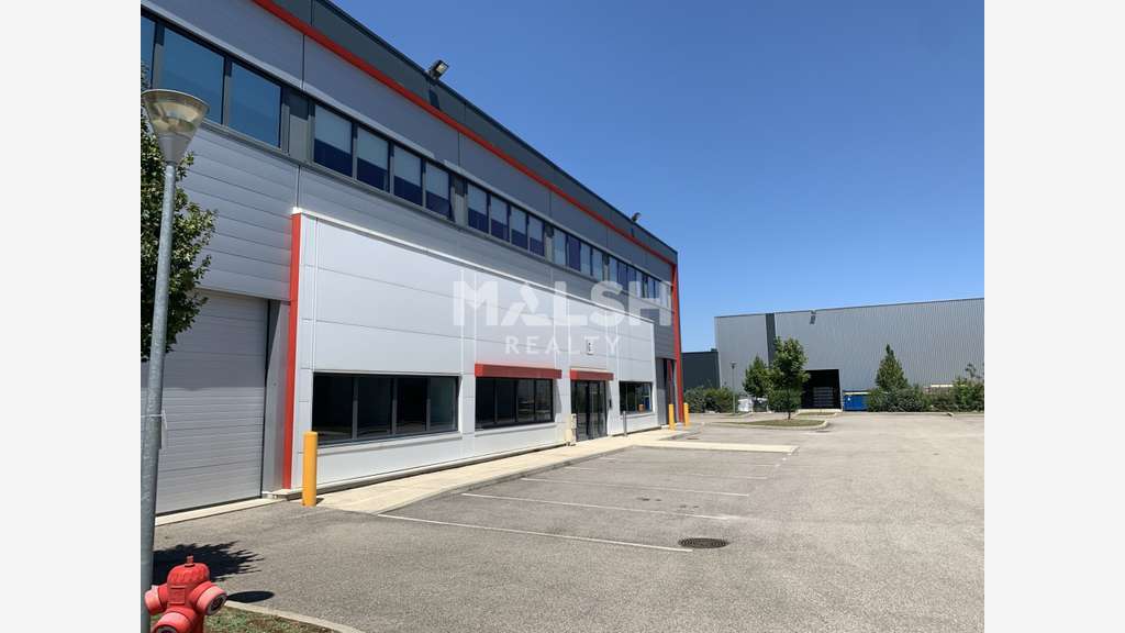Locaux d'activités à louer 1940m² à Meyzieu