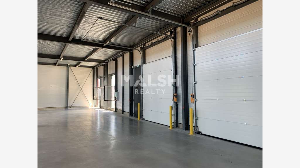 Locaux d'activités à louer 1940m² à Meyzieu