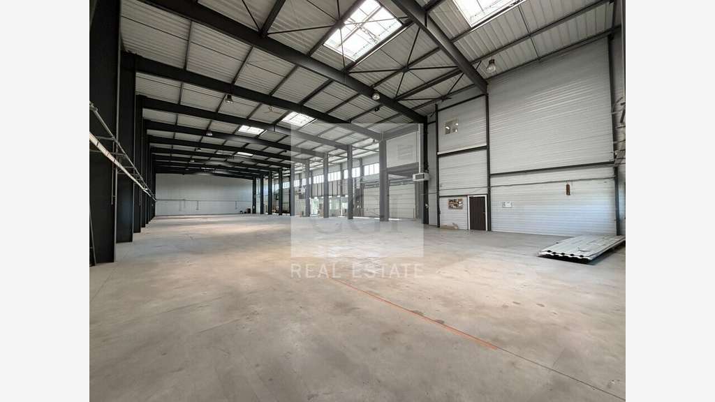 Local d'activités 1537m² à louer à Meyzieu