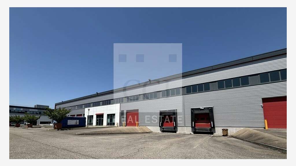 Local d'activités 1537m² à louer à Meyzieu