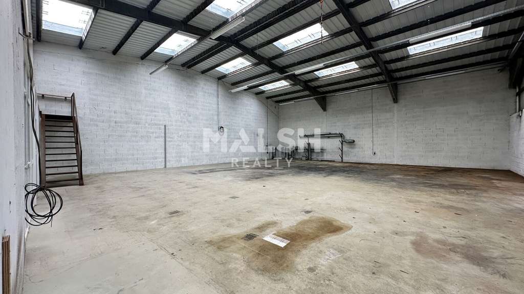 Locaux d'Activités à MEYZIEU - A LOUER - 847 m² di