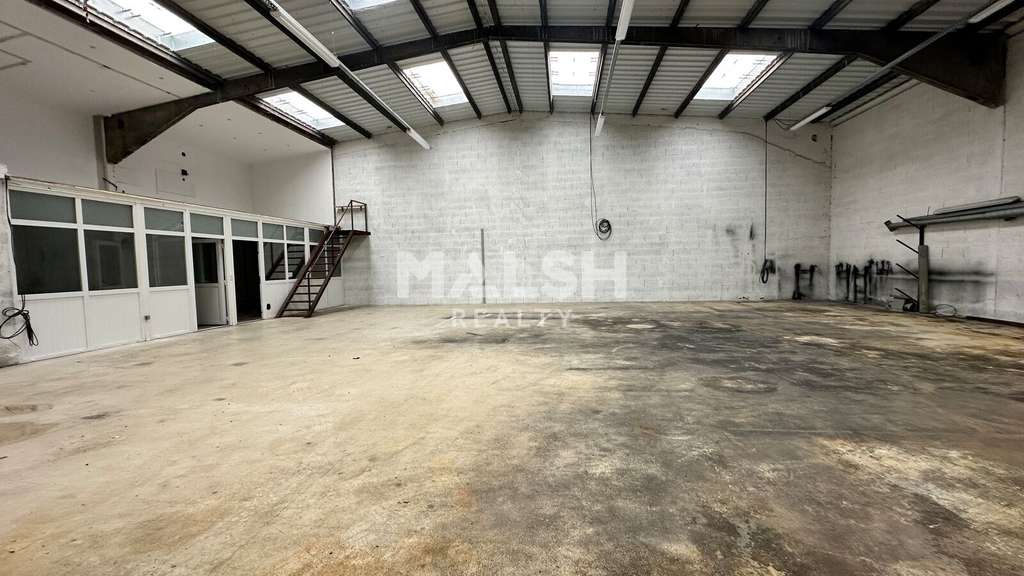 Locaux d'Activités à MEYZIEU - A LOUER - 847 m² di