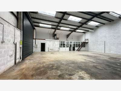 Locaux d'Activités à MEYZIEU - A LOUER - 847 m² di