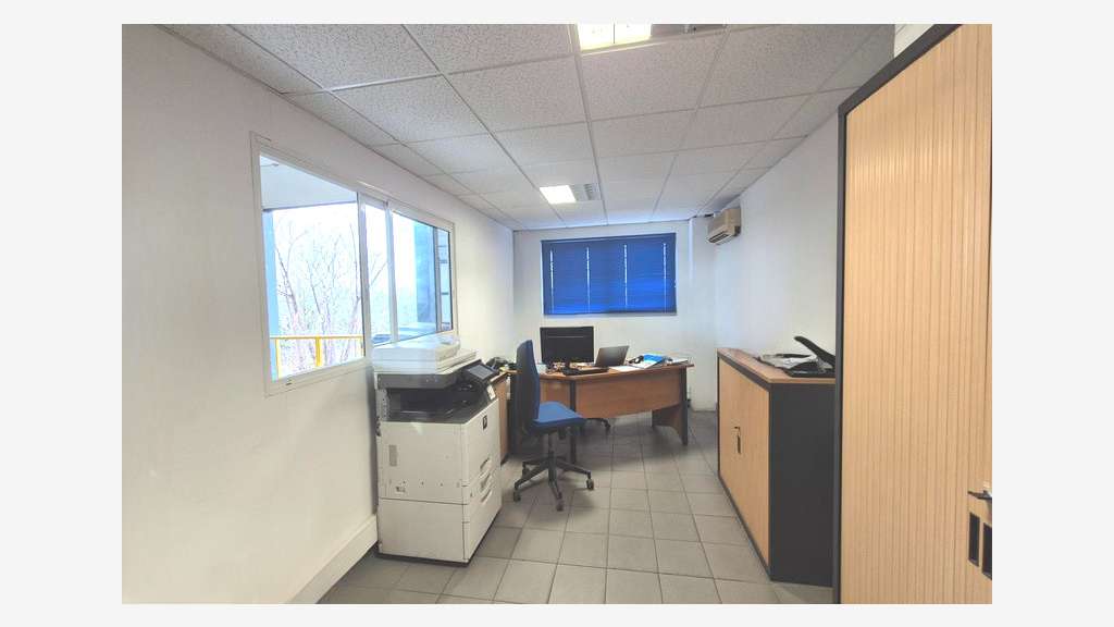 Local d'activité 950m² à louer en ZA à Mèze