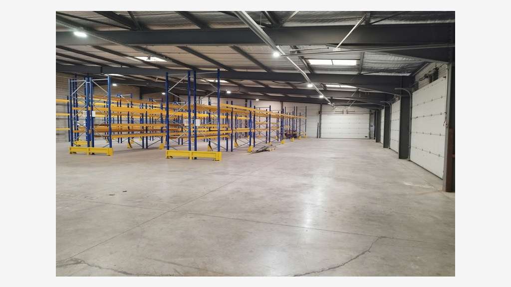 Local d'activité 950m² à louer en ZA à Mèze