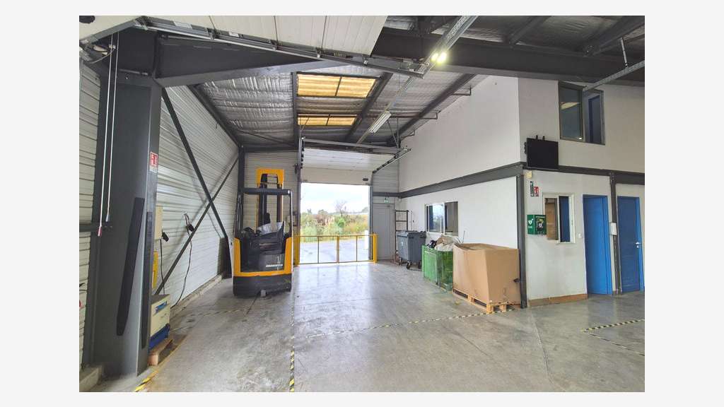 Local d'activité 950m² à louer en ZA à Mèze