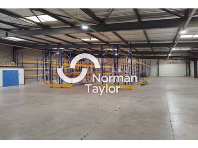 Location Locaux d'activités - Entrepôts à Mèze