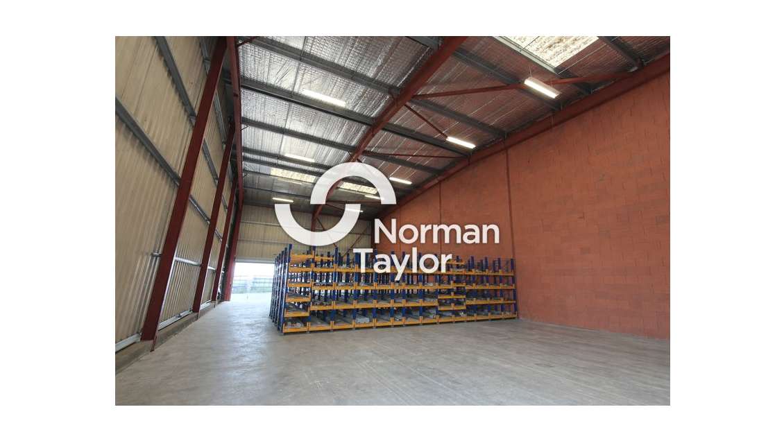 A louer local activité 300m² Mèze accès rapide A9