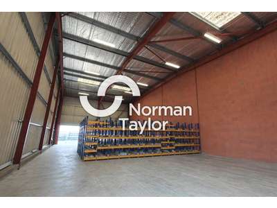 Location Locaux d'activités - Entrepôts à Mèze