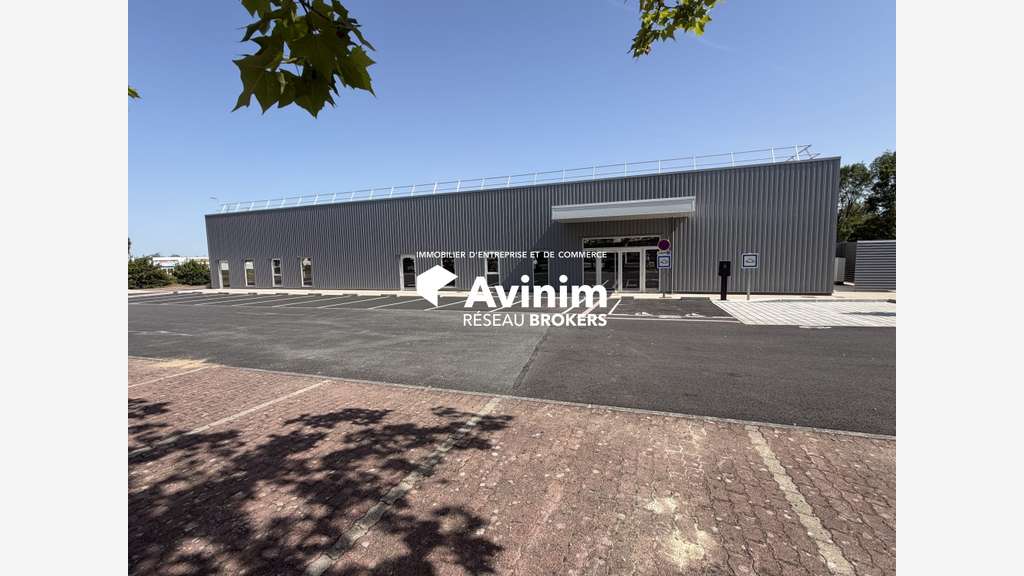 A louer local professionnel 956m² à Migné-Auxances