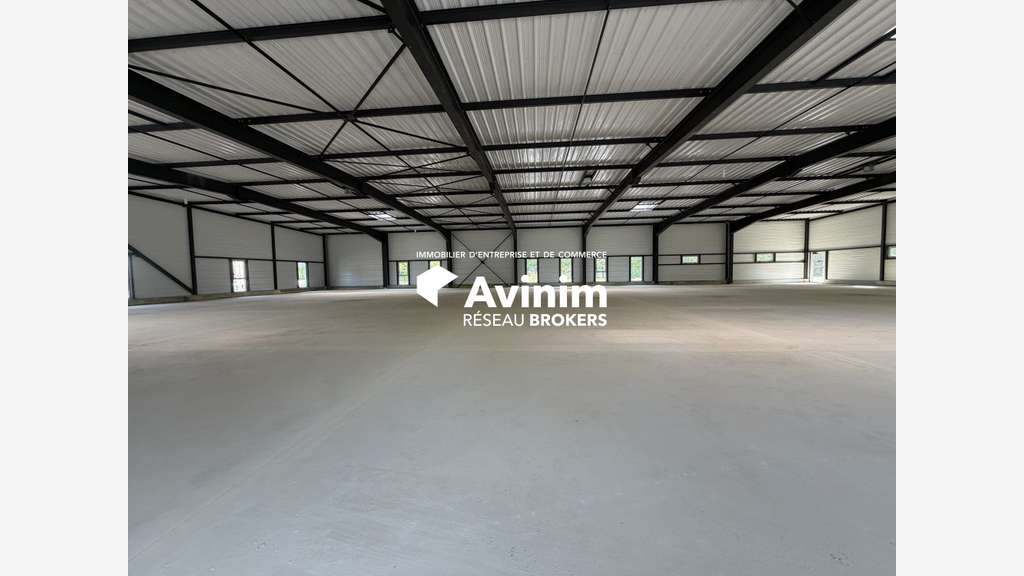 A louer local professionnel 956m² à Migné-Auxances